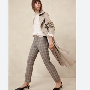 Banana Republic Checkered Cropped Pants in Gray and Cream